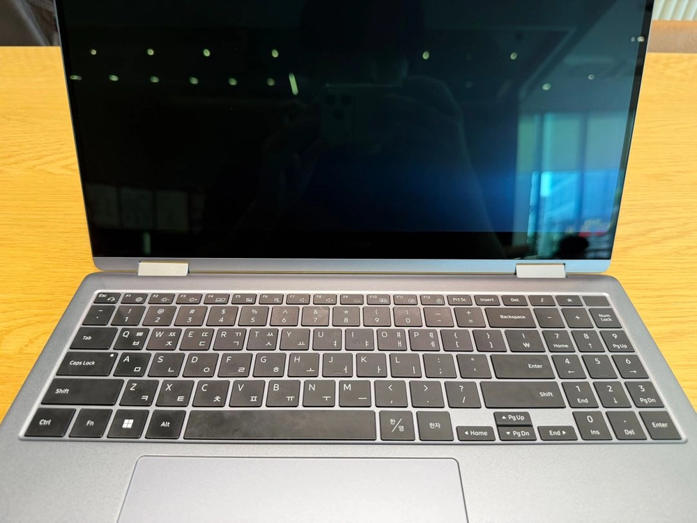삼성 갤럭시북4 프로 360 16인치 / SSD 1TB / 배터리 98% / 메모리 16GB / 2in1 이미지