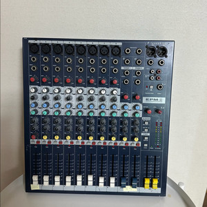 Soundcraft EPM8 아날로그 믹서 이미지