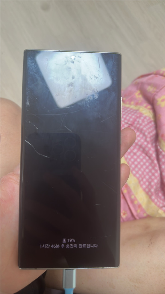 사용감 많은 노트20울트라 5g 이미지