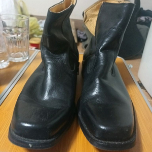 남성 가죽 앵클부츠. 멕시코산천연가죽부츠. 집앞에서잠깐신어밨어요 커서판매.합니다 사이즈는270입니다 이미지