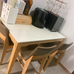 대리석 원목 4인 식탁 세트 이미지