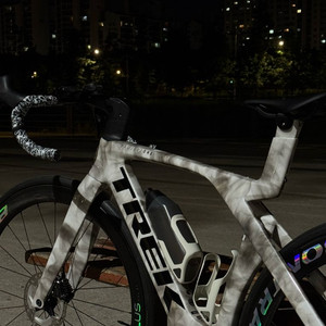 트렉 마돈 slr7 7세대 화이트마블 컬러 이미지