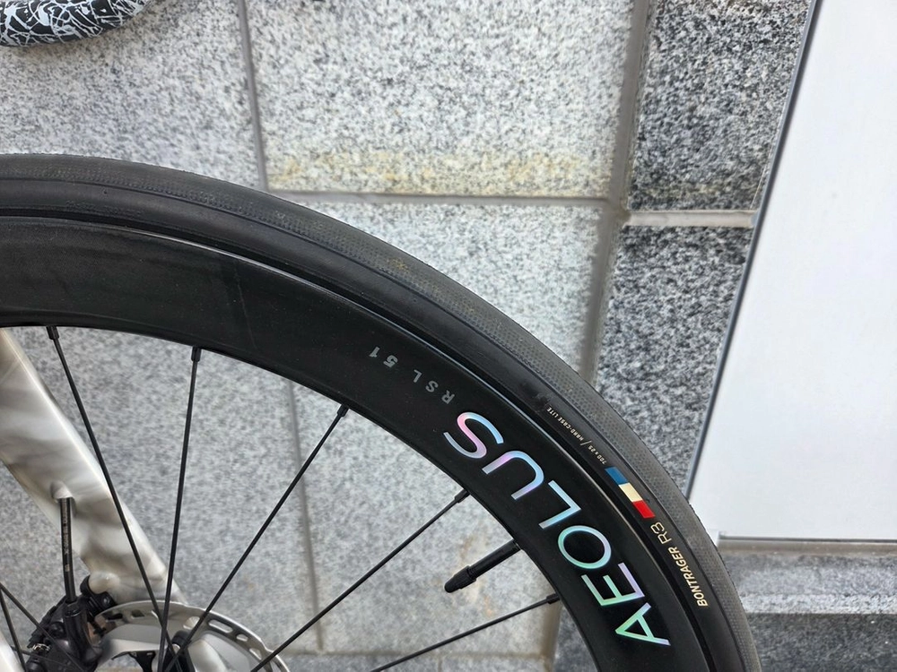 트렉 마돈 slr7 7세대 화이트마블 컬러 이미지