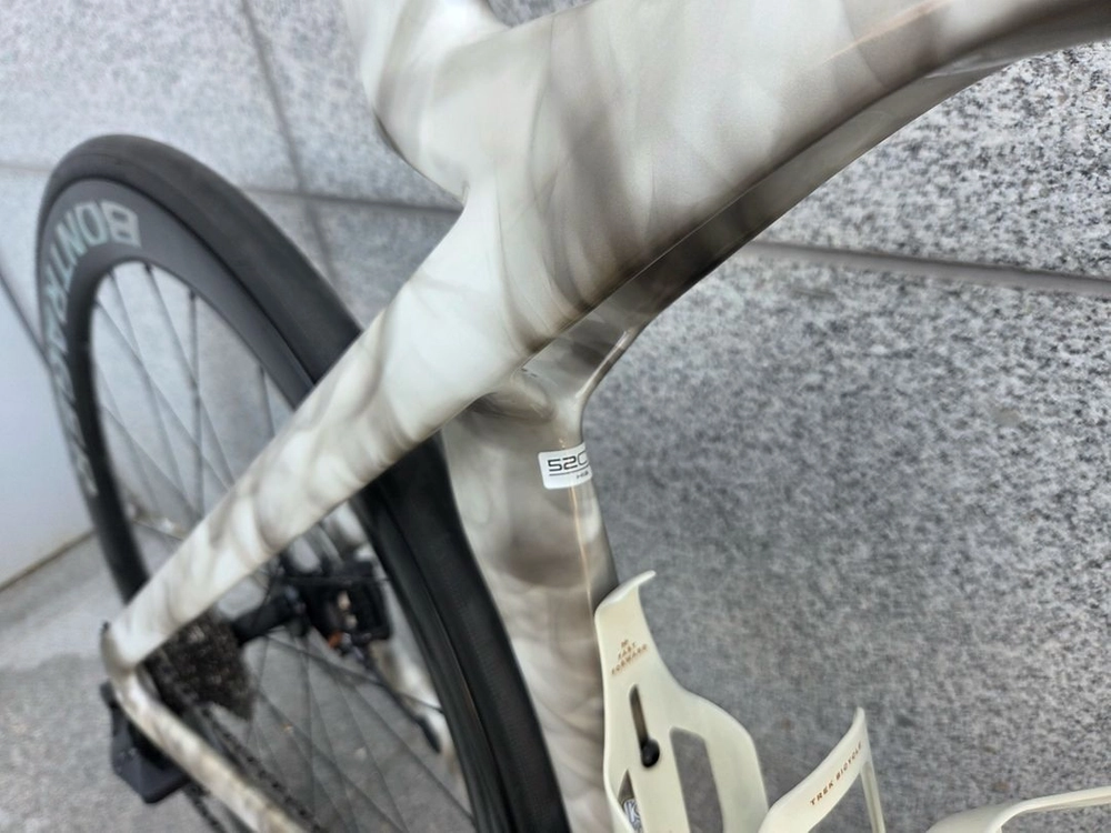 트렉 마돈 slr7 7세대 화이트마블 컬러 이미지