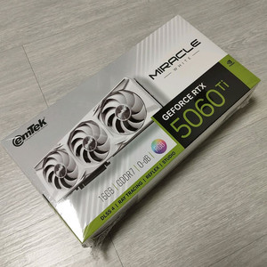 이엠텍 RTX 5060 Ti 16GB 3팬 화이트 미개봉 이미지