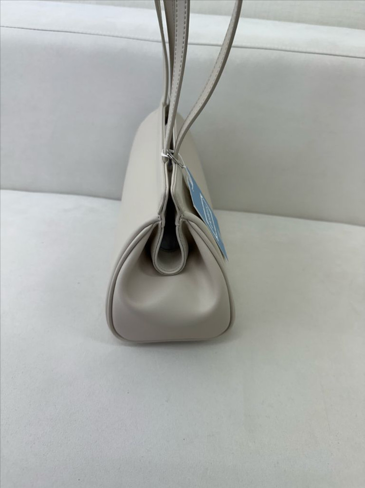 택달린새상품)앙수이 두쎄르백 (소가죽) 정가 258,000원 이미지