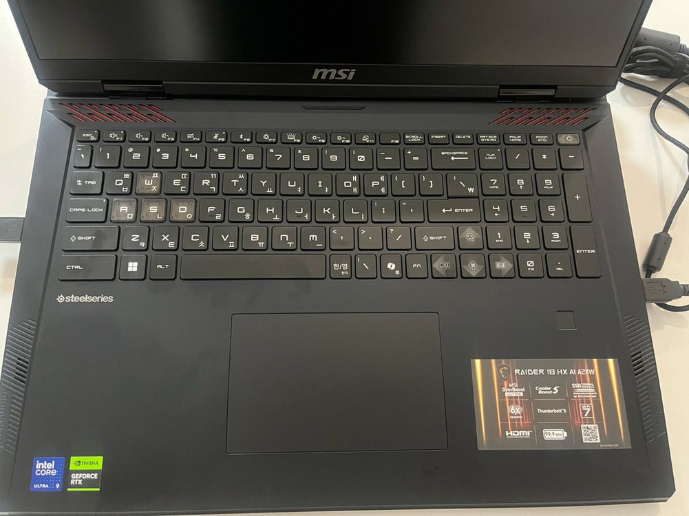 MSI 레이더 18 HX AI RTX 5090 이미지