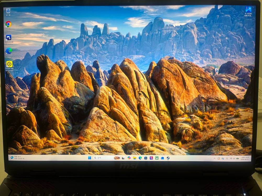 MSI 레이더 18 HX AI RTX 5090 이미지
