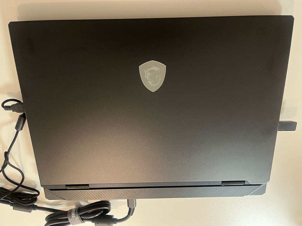 MSI 레이더 18 HX AI RTX 5090 이미지