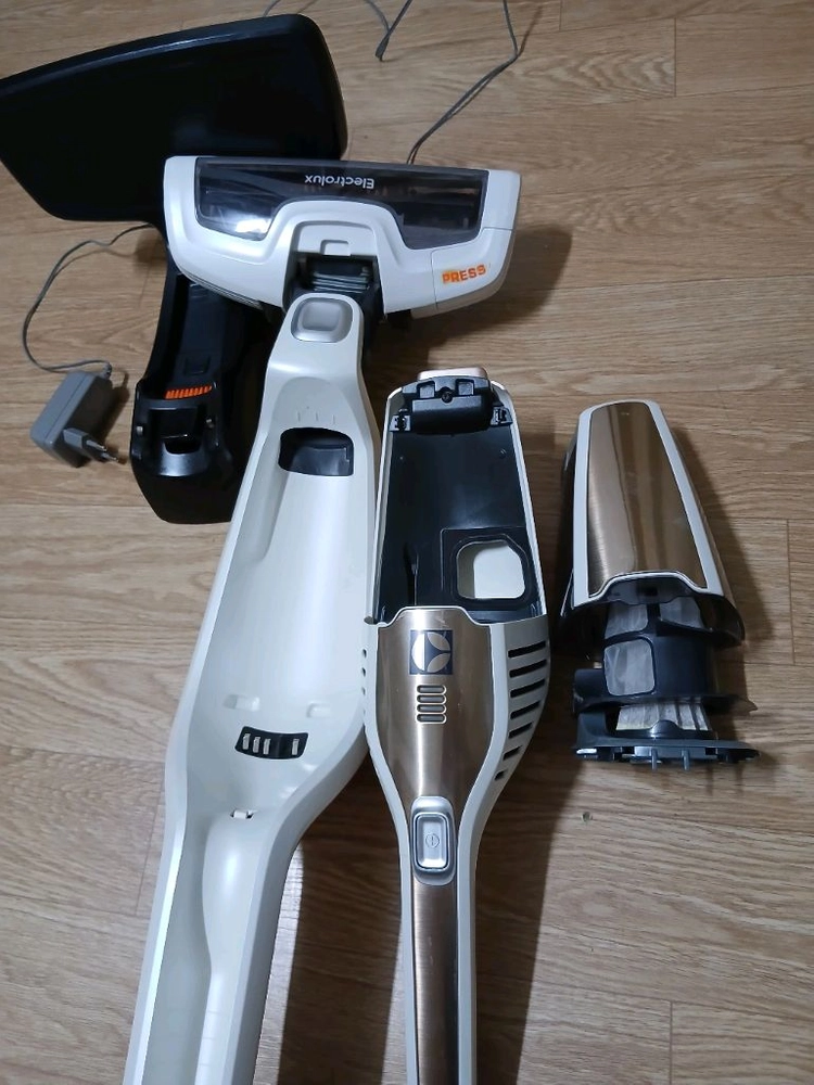 새배터리를 교체 장착한일렉트로룩스 이미지