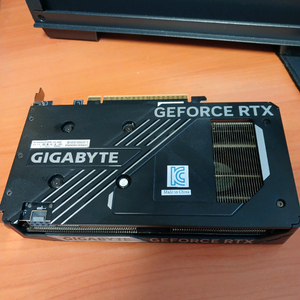 엔비디아 RTX5060 그래픽카드 이미지