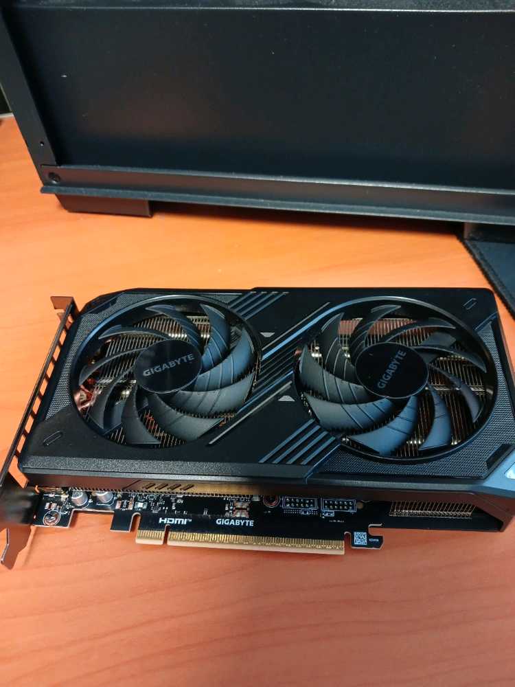 엔비디아 RTX5060 그래픽카드 이미지