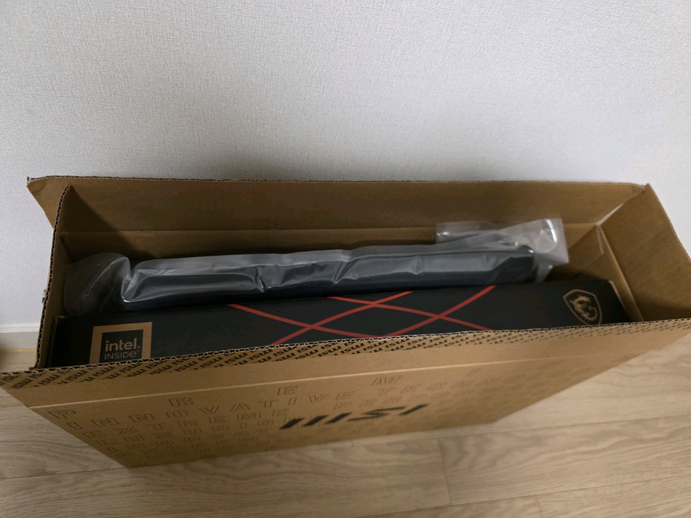 msi 16인치 울트라9 275HX RTX 5080 노트북 이미지