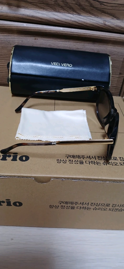 베디베로 선글라스 이미지