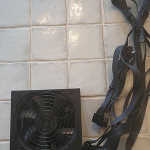 FSP Hydro PRO 700W 파워서플라이 이미지
