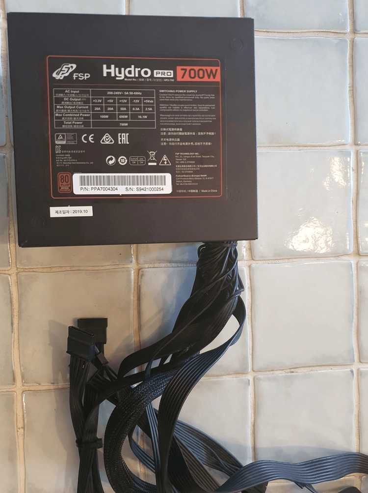 FSP Hydro PRO 700W 파워서플라이 이미지