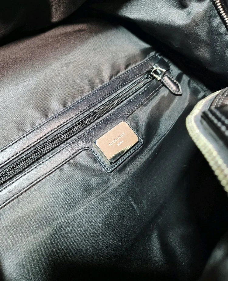 (정품) 지방시 블랙 에나멜 백팩 여성 가방 이미지