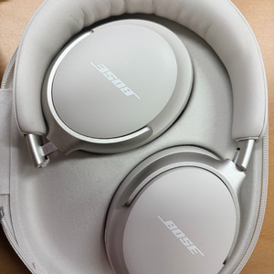 Bose QC Ultra 화이트 스모크 이미지