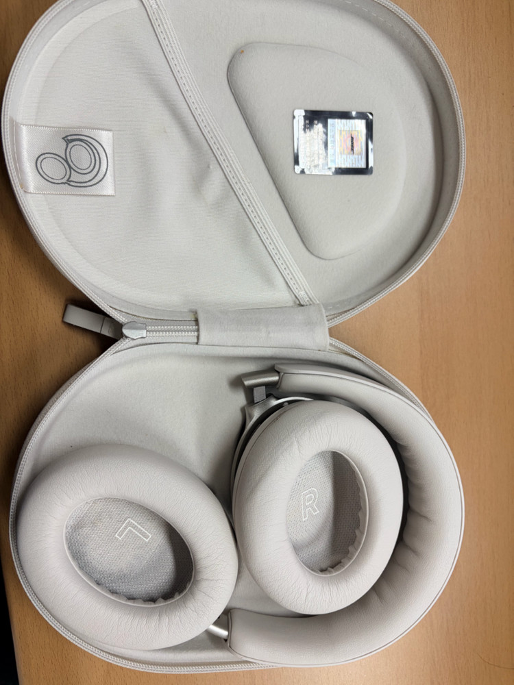 Bose QC Ultra 화이트 스모크 이미지