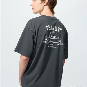 [4XL] 유니클로 PEANUTS UT 그래픽 티셔츠 다크그레이 이미지