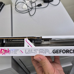 COLORFUL RTX 5060 Ultra W OC 8GB 이미지