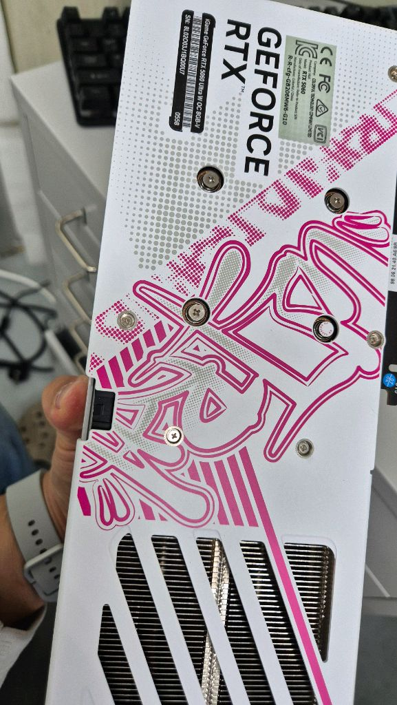 COLORFUL RTX 5060 Ultra W OC 8GB 이미지