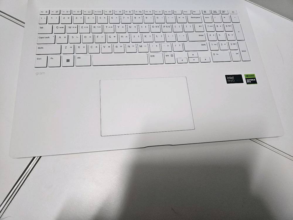 LG그램 프로 17Z90SP 노트북 17인치 U5/램16/SSD256/RTX3050 이미지