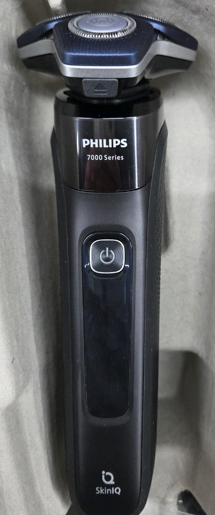필립스 SkinlQ 7000 시리즈 전기면도기 S7886/70 이미지