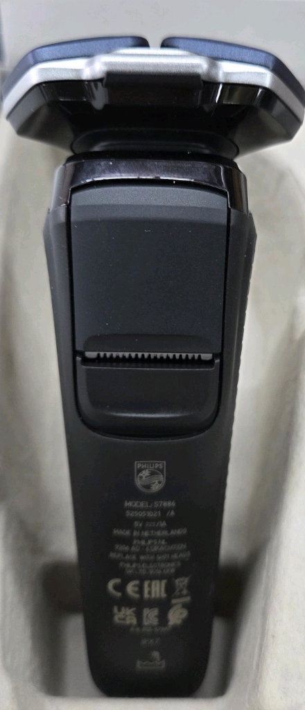 필립스 SkinlQ 7000 시리즈 전기면도기 S7886/70 이미지