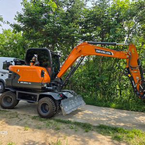 두산 DX65W 중고굴삭기 회링,코집,,더블타이어 신차급 판매 이미지