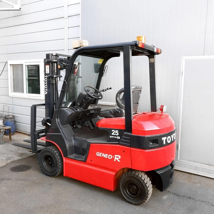도요타 2.5톤 중고 전동지게차 2단3M 자동발 편개식 배터리최상급 물류기계 전기식 이미지