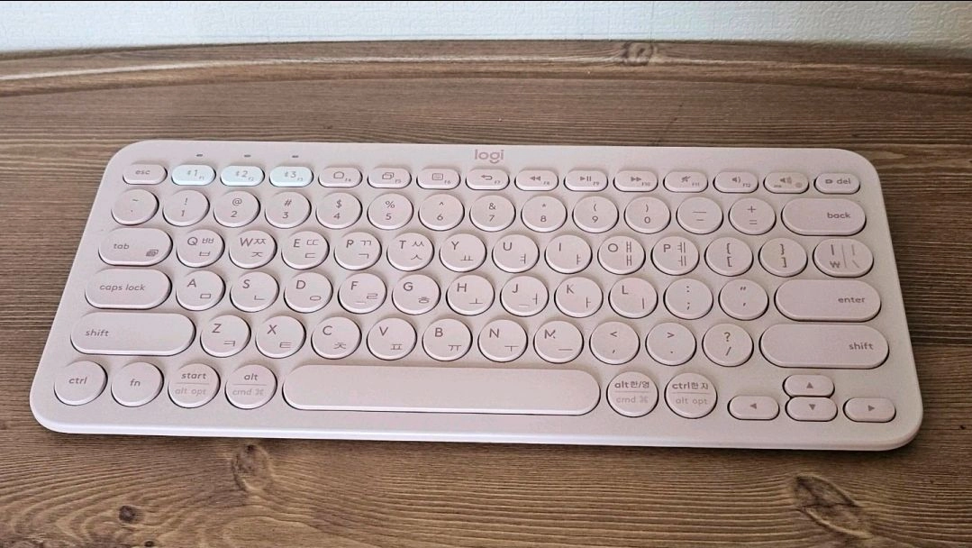 로지텍 K380 핑크 블루투스 키보드 이미지