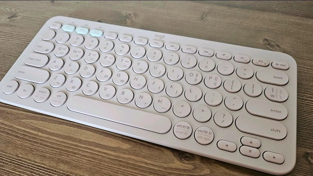 로지텍 K380 핑크 블루투스 키보드 이미지