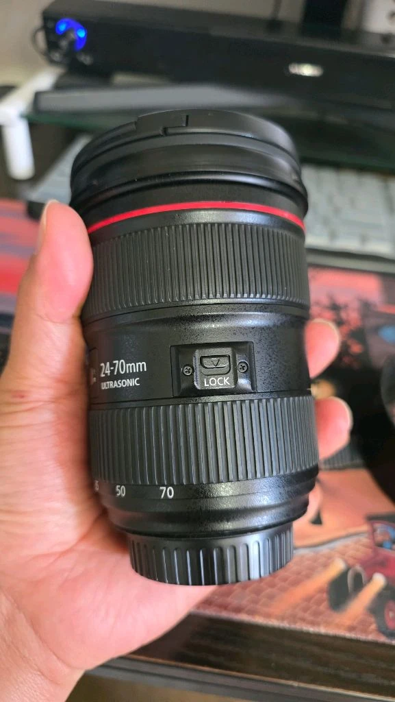 신계륵 | 캐논 EF 24-70mm F2.8L II USM 렌즈 이미지