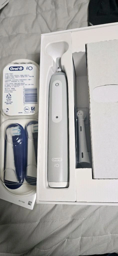 오랄비 io 시리즈3 전동칫솔 칫솔모3개포함 이미지