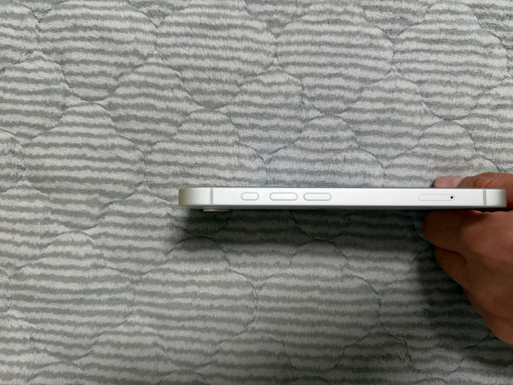 아이폰 16e 화이트 256GB 풀박스 이미지