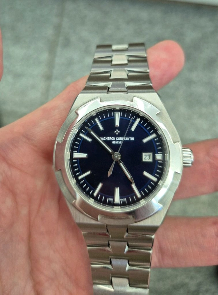 판/교) 바쉐론 콘스탄틴 오버시즈 4600v 34.5mm 이미지