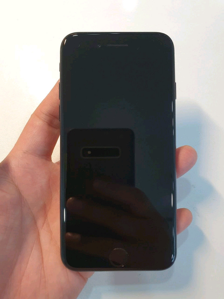 아이폰SE3 128G 무잔상 상태굿 중고폰 공기계 이미지