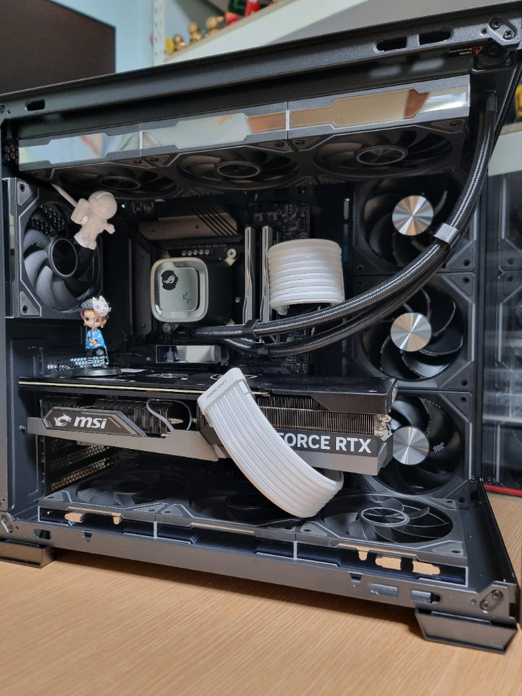 초고사양 인텔 게이밍 컴퓨터 13700k rtx 4070 ti 팝니다. 이미지