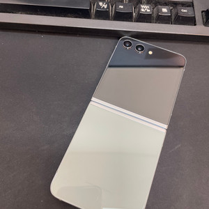갤럭시Z플립5 민트 256GB 무잔상 상태좋은 중고38만3천팝니다 이미지