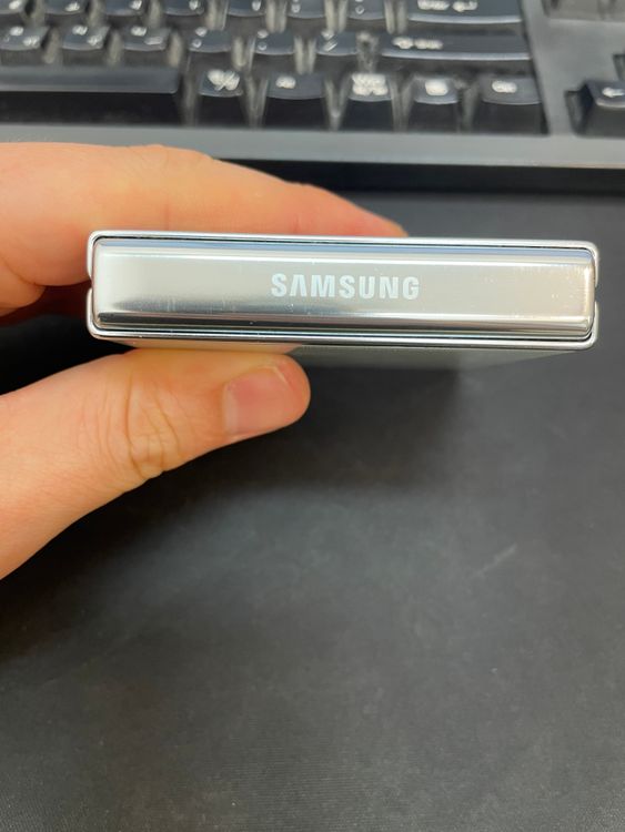 갤럭시Z플립5 민트 256GB 무잔상 상태좋은 중고38만3천팝니다 이미지