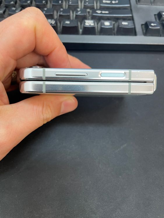 갤럭시Z플립5 민트 256GB 무잔상 상태좋은 중고38만3천팝니다 이미지