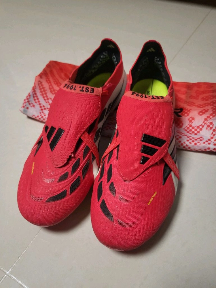 프레데터 26 엘리트 FT AG 270 축구화 인조잔디 이미지