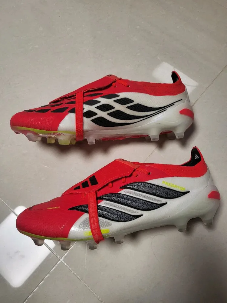 프레데터 26 엘리트 FT AG 270 축구화 인조잔디 이미지
