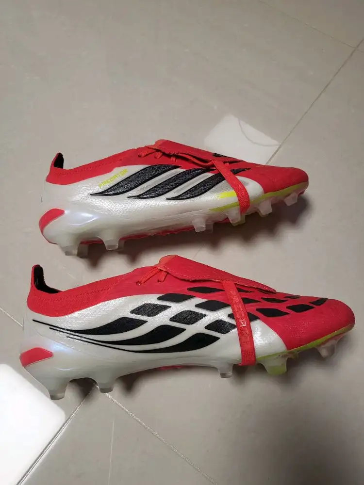 프레데터 26 엘리트 FT AG 270 축구화 인조잔디 이미지