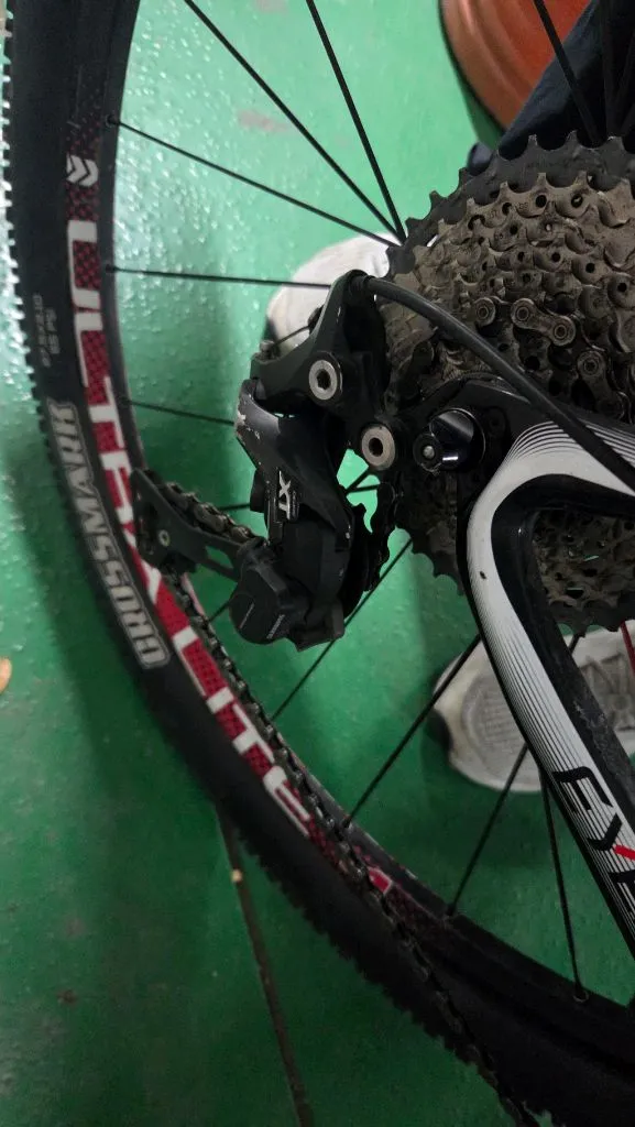 풀카본 mtb 자전거 이미지