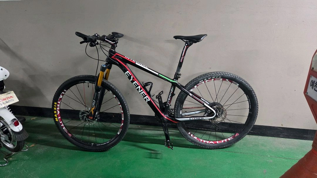 풀카본 mtb 자전거 이미지
