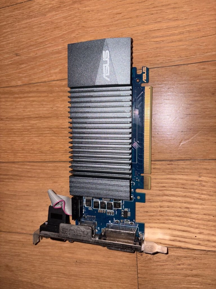 GTX 710 그래픽카드 이미지