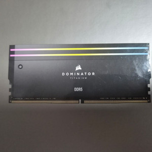 커세어 도미네이터 티타늄 DDR5 16X4 6000 쿼드킷 블랙+ 구리핀 이미지