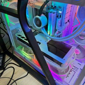 (개인)9800x3d 지스킬32기가 x870e rtx5080 모니터 키보드 서비스 팝니다 이미지